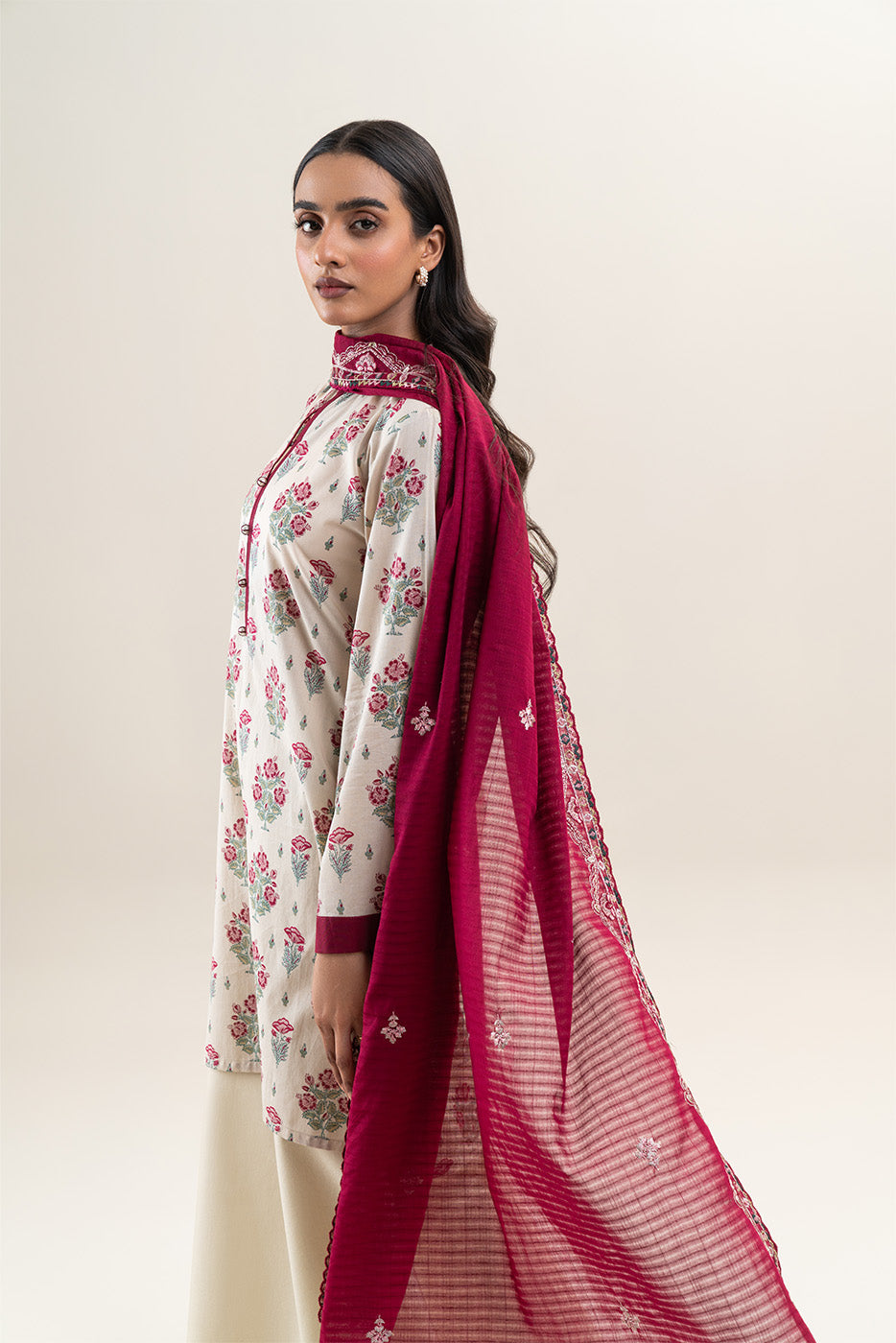 3 PIECE EMBROIDERED LAWN SUIT-GARNET MUSK (UNSTITCHED)