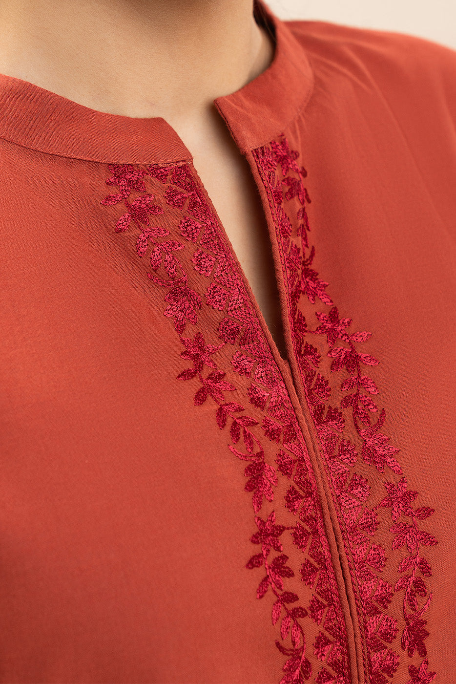2 PIECE EMBROIDERED CAMBRIC SUIT (PRET)
