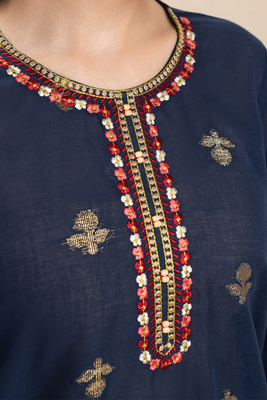 2 PIECE EMBROIDERED LUREX JACQUARD SUIT (PRET)