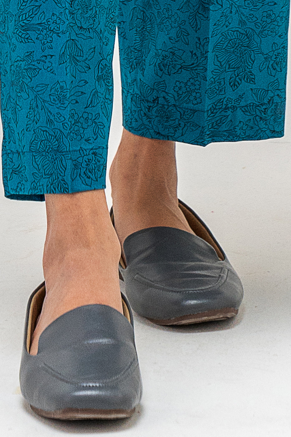 BASIC STRAIGHT PANTS