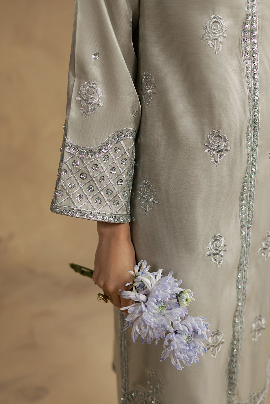2 PIECE EMBROIDERED SILK SUIT (LUXURY-PRET)