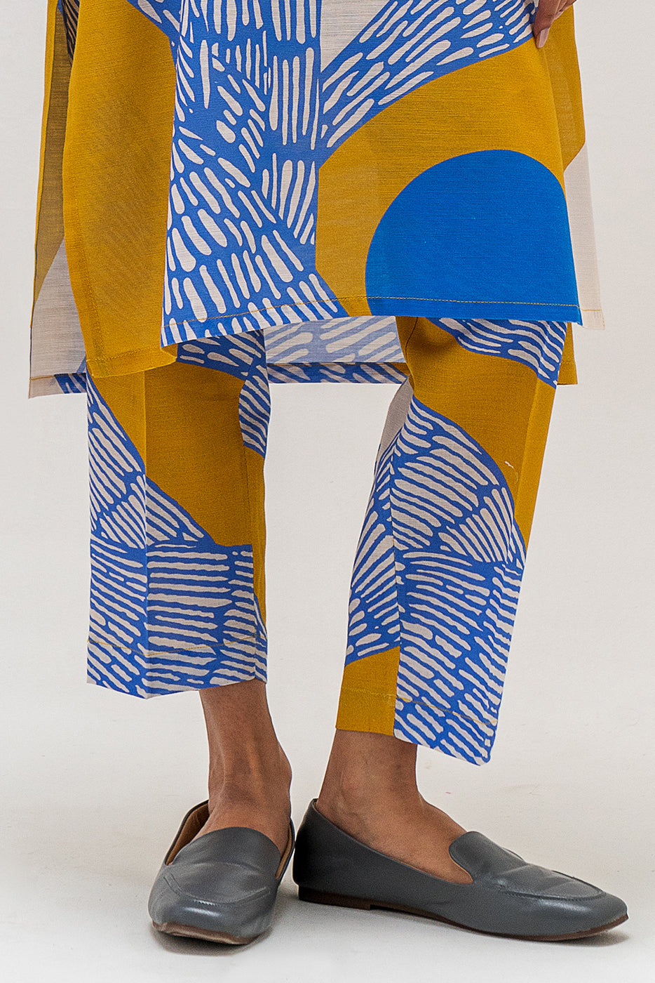 BASIC STRAIGHT PANTS