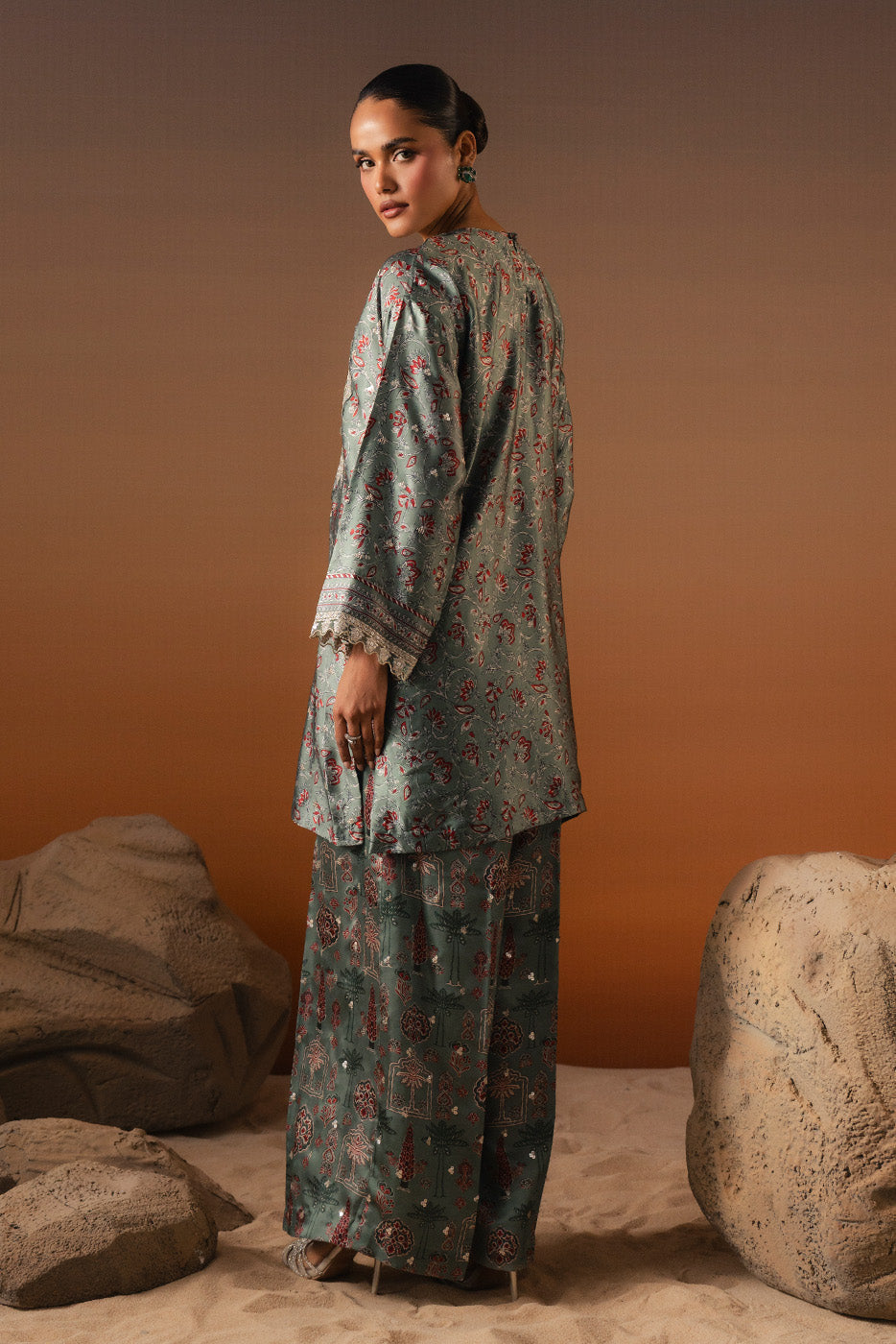 2 PIECE EMBROIDERED SHAMOZE SILK SUIT (LUXURY-PRET)