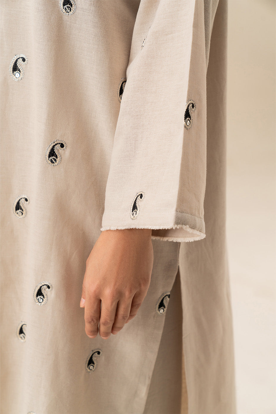 2 PIECE EMBROIDERED COTTON LINEN SUIT (PRET)