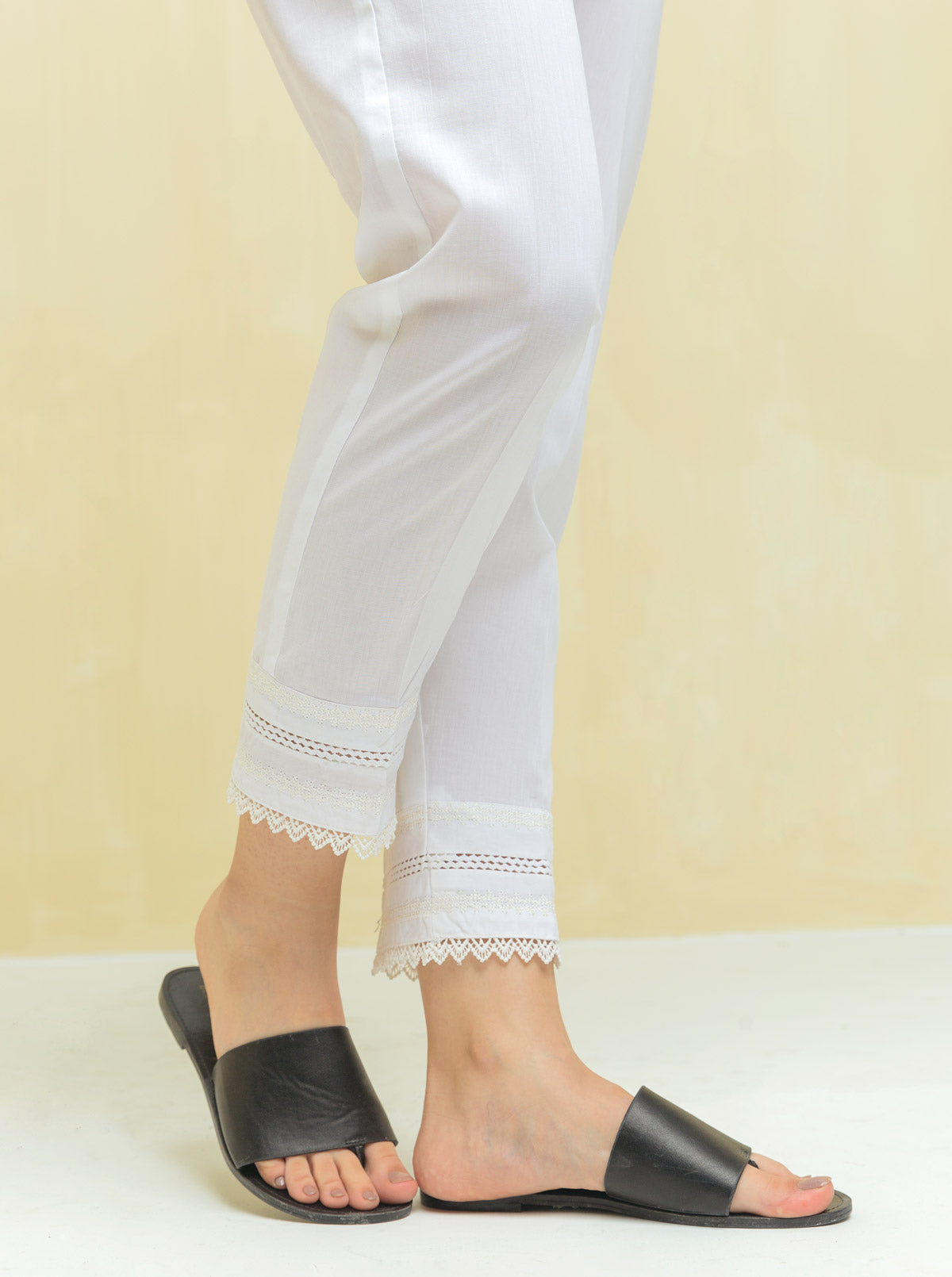 EMBROIDERED STRAIGTH PANTS