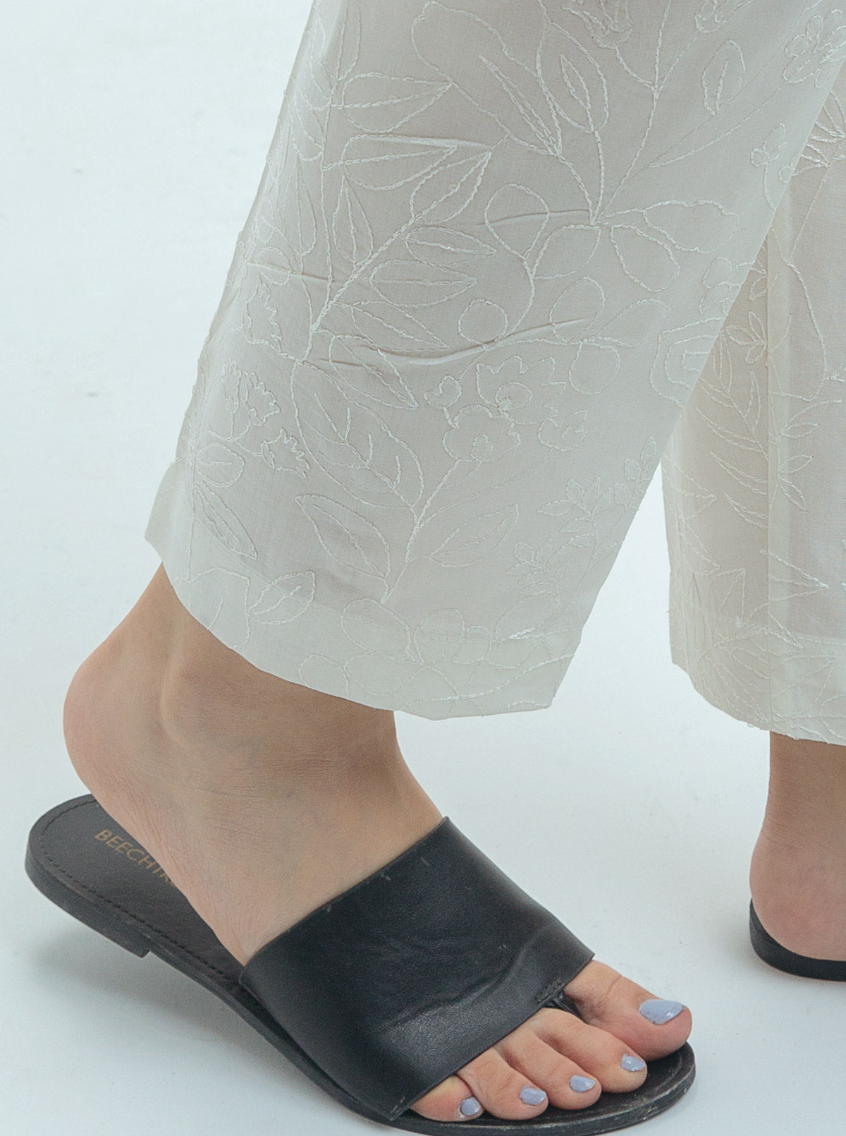 EMBROIDERED STRAIGHT PANTS