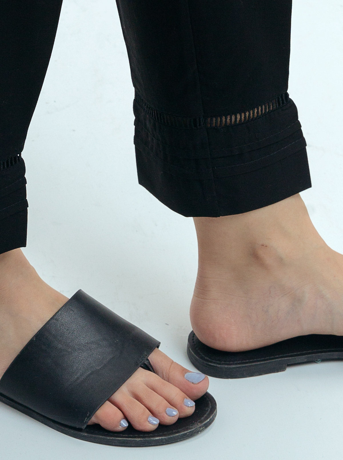 BASIC STRAIGHT PANTS