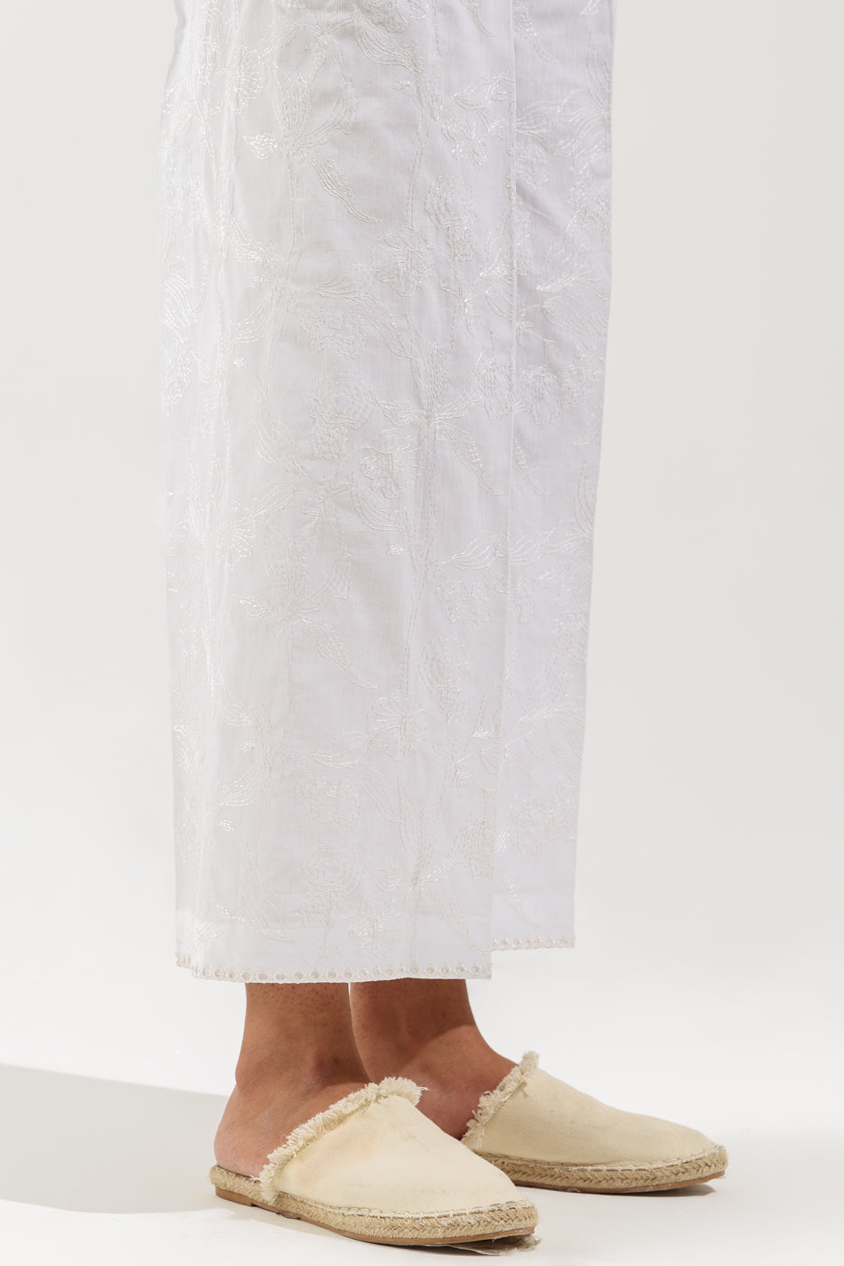 EMBROIDERED STRAIGHT PANTS