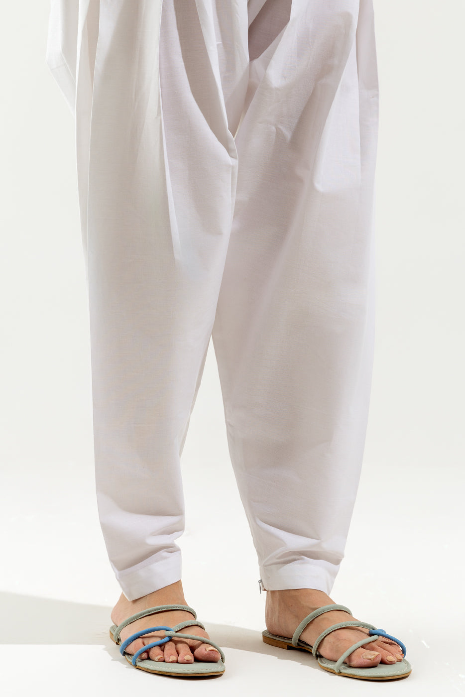 Women's pleated shalwar with convenient zip closure