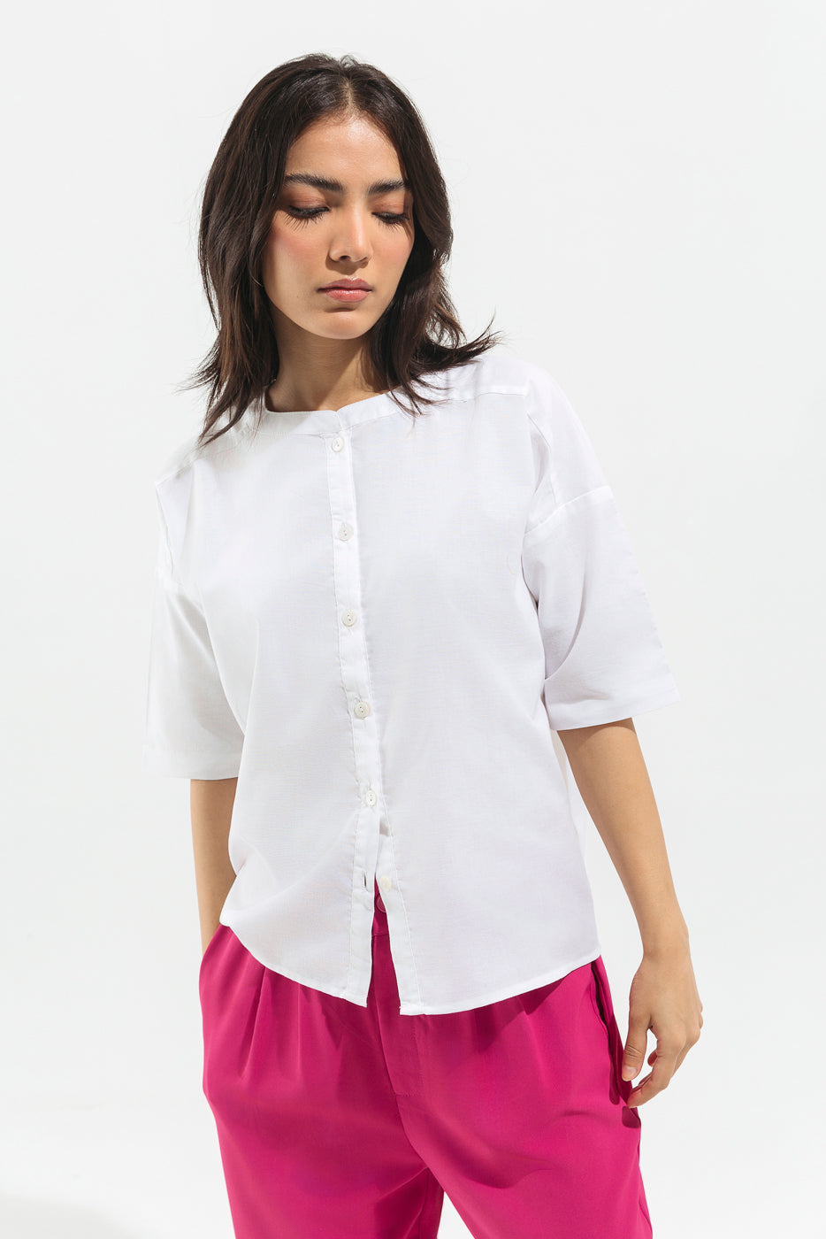 WHITE BAND COLLAR TOP