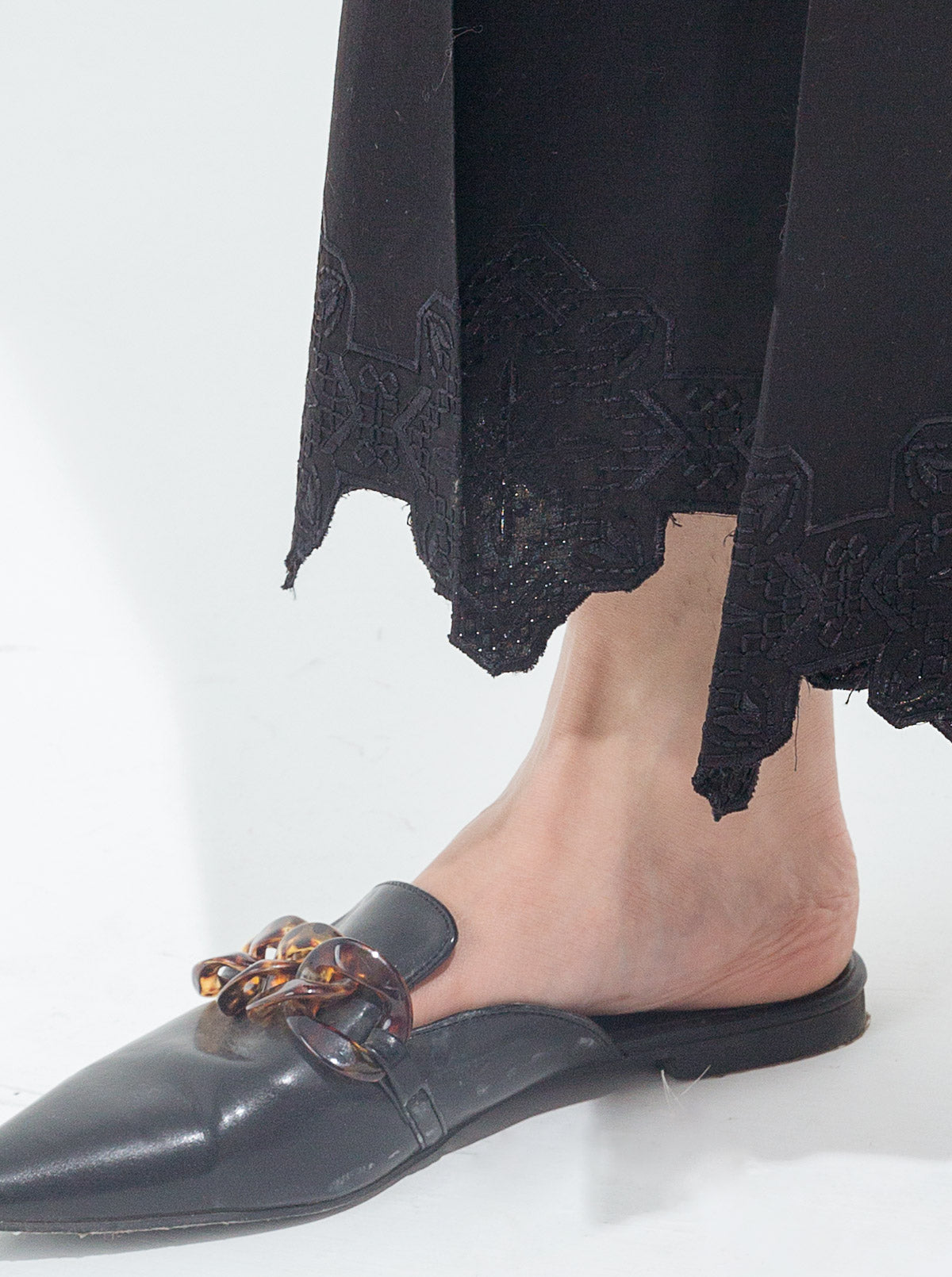 EMBROIDERED SLACK PANTS