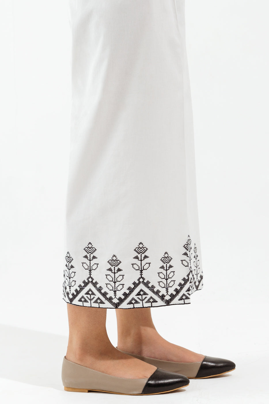 EMBROIDERED SLACK PANTS