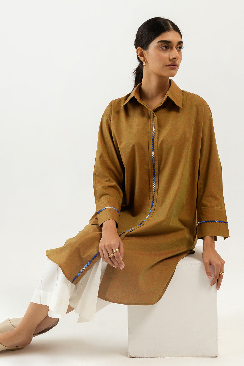 BASIC CAHMBRAY SHIRT (PRET)