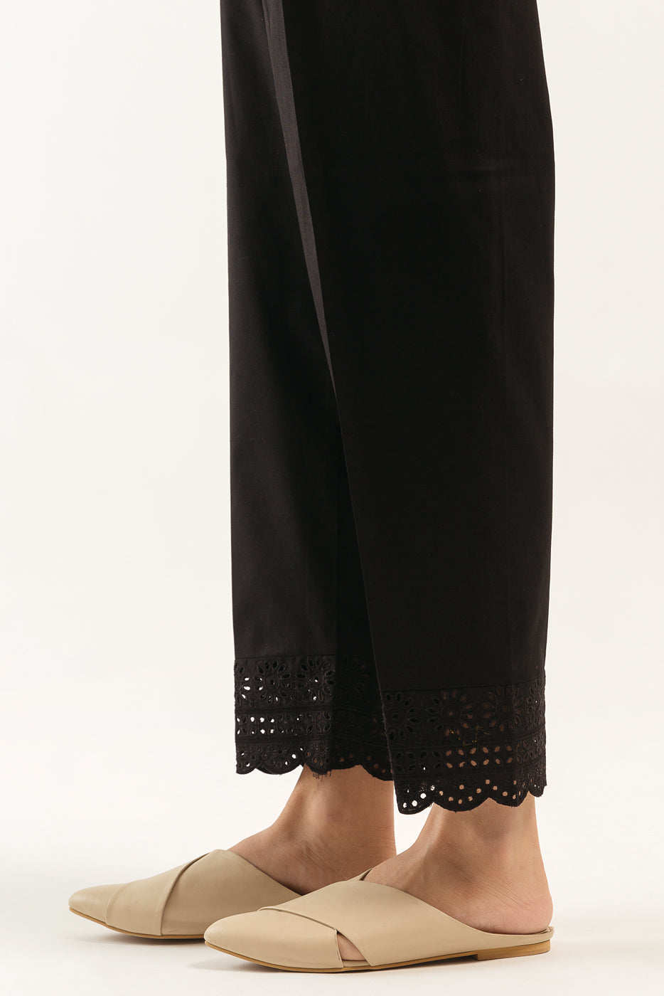 EMBROIDERED STRAIGHT PANTS