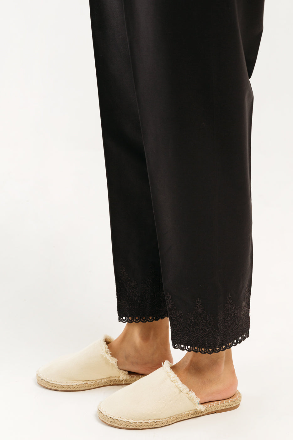 EMBROIDERED STRAIGHT PANTS