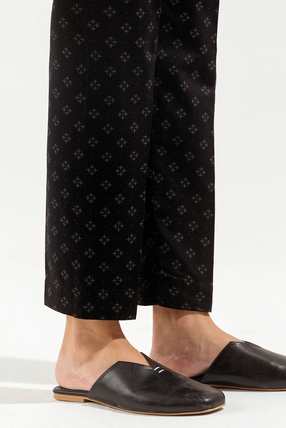 BASIC STRAIGHT PANTS
