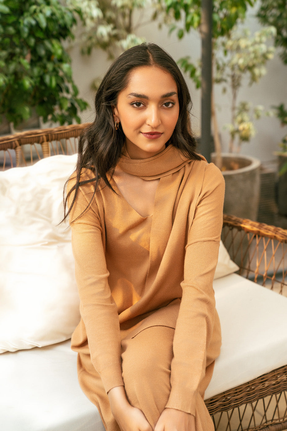 DARK BEIGE NECK-TIE SWEATER DRESS