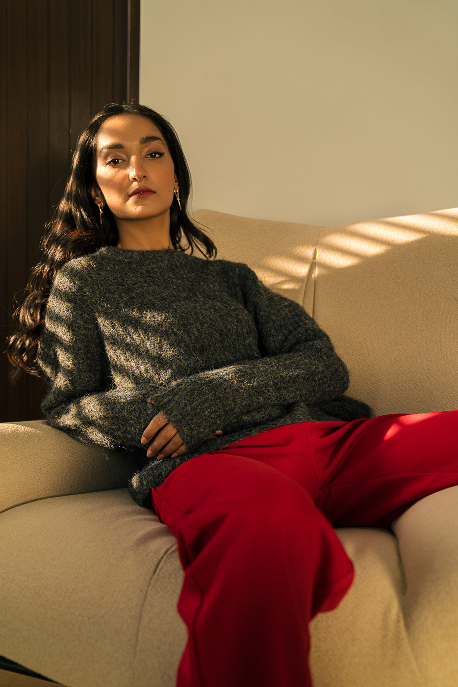 CHARCOAL FUZZY KNIT PULLOVER SWEATER