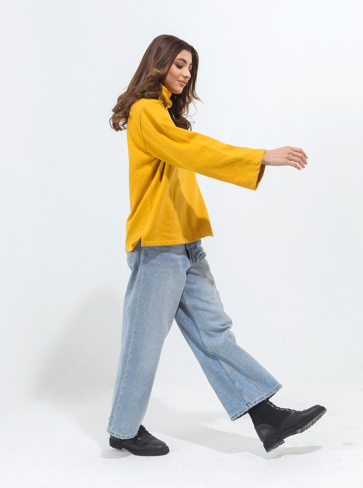MUSTARD PLEATED SLEEVE FLEECE SWEATSHIRT