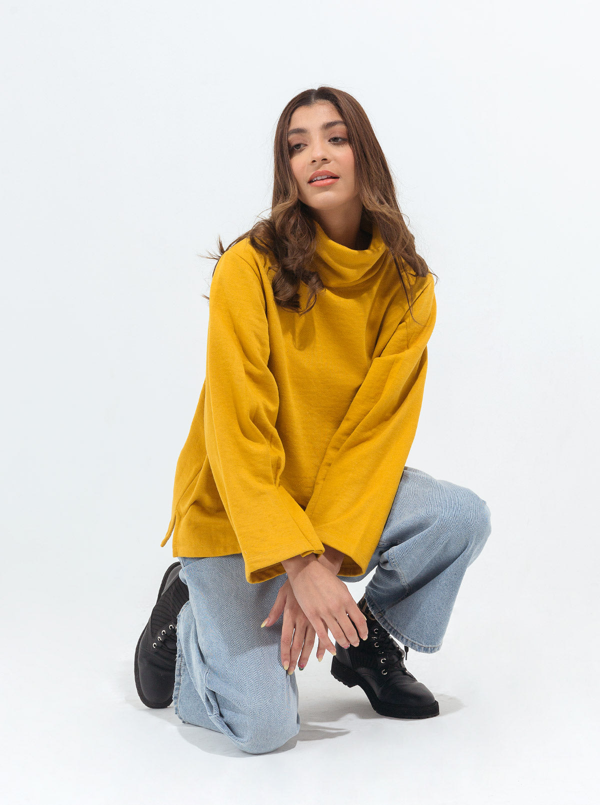 MUSTARD PLEATED SLEEVE FLEECE SWEATSHIRT