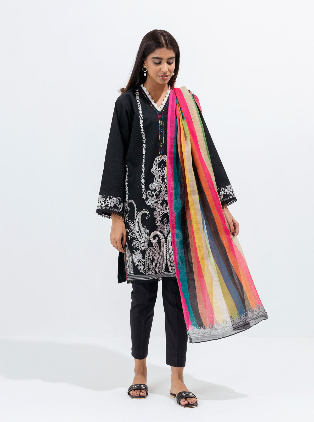 CHALKY BLACK-EMBROIDERED-2P