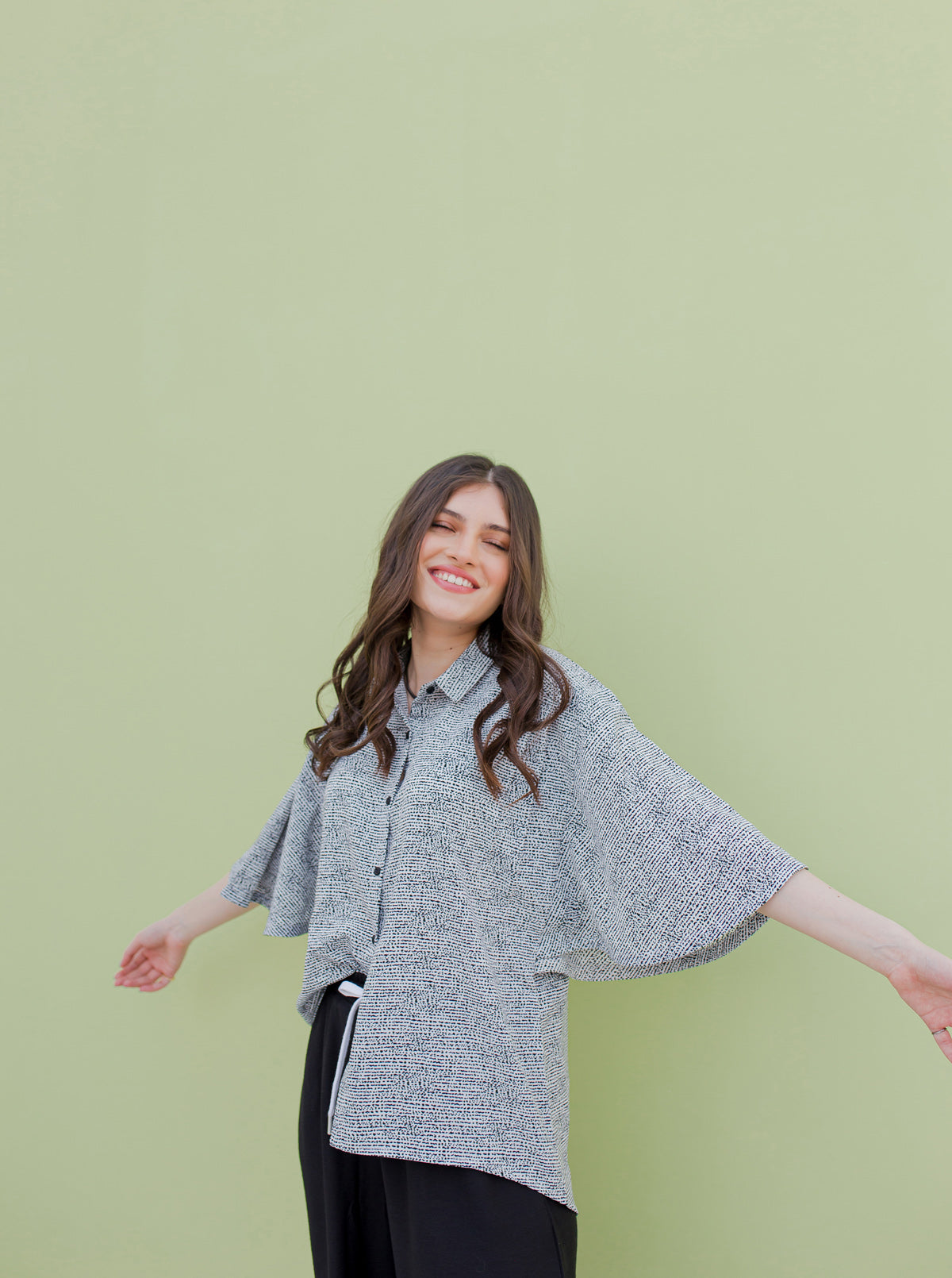 PRINTED PETAL SLEEVE TOP