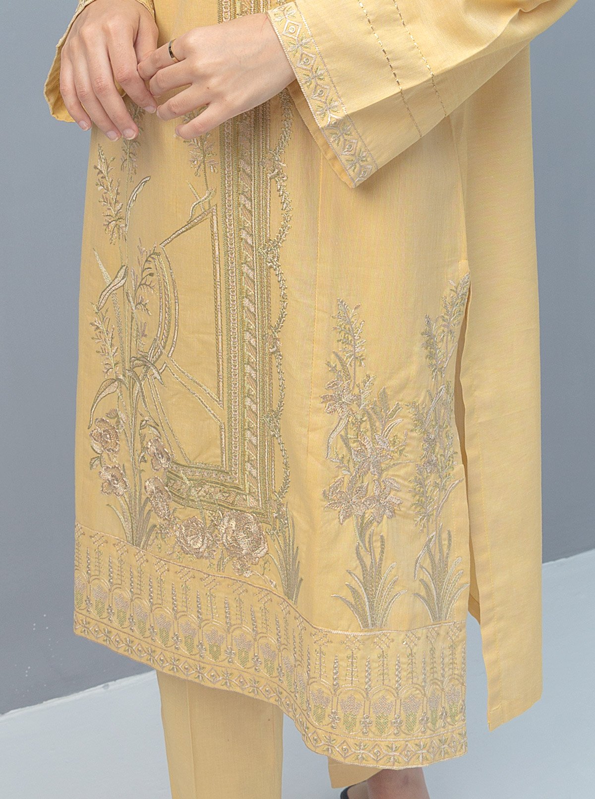 EMBROIDERED SHIRT