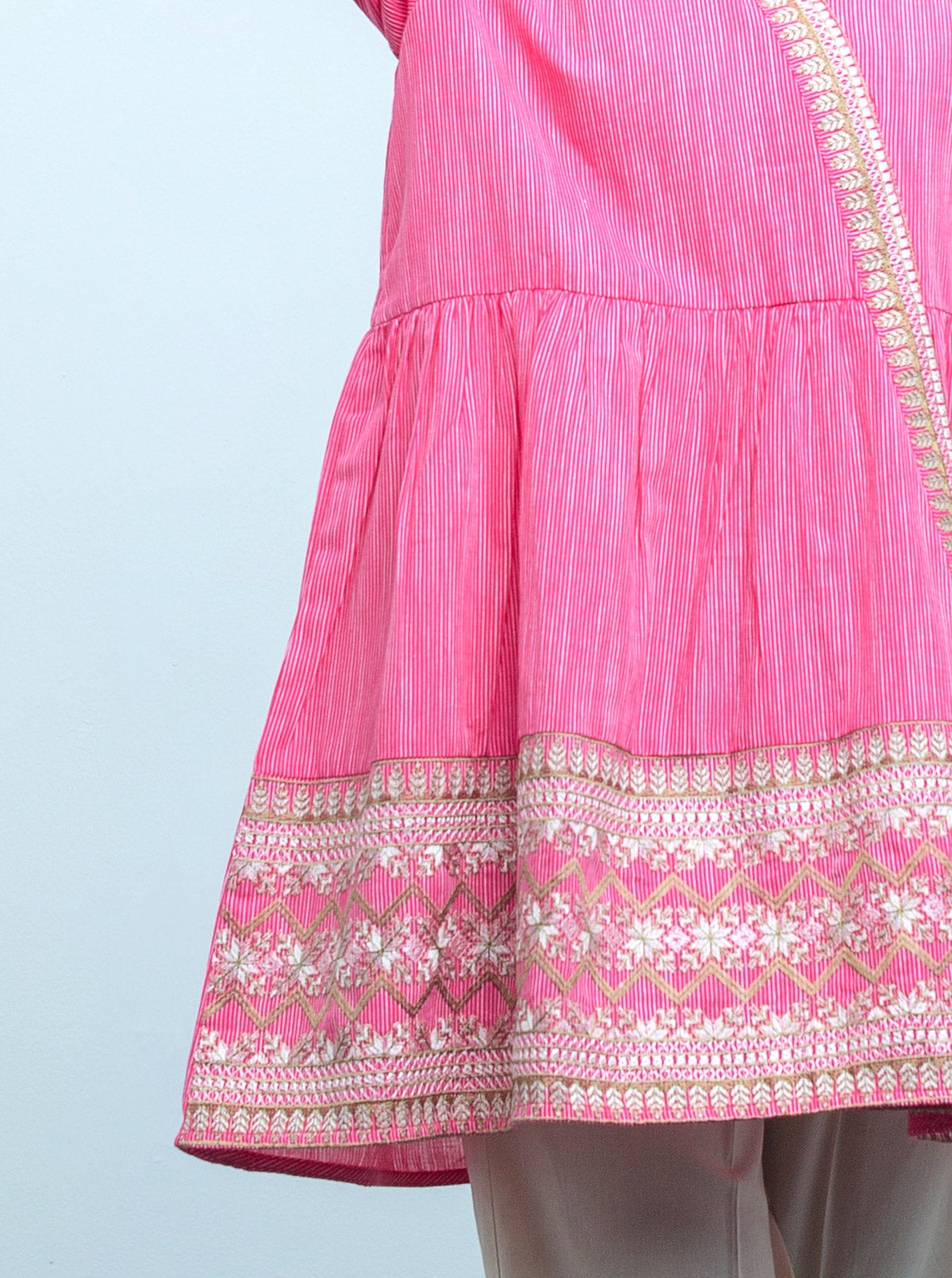 EMBROIDERED FUSION TOP