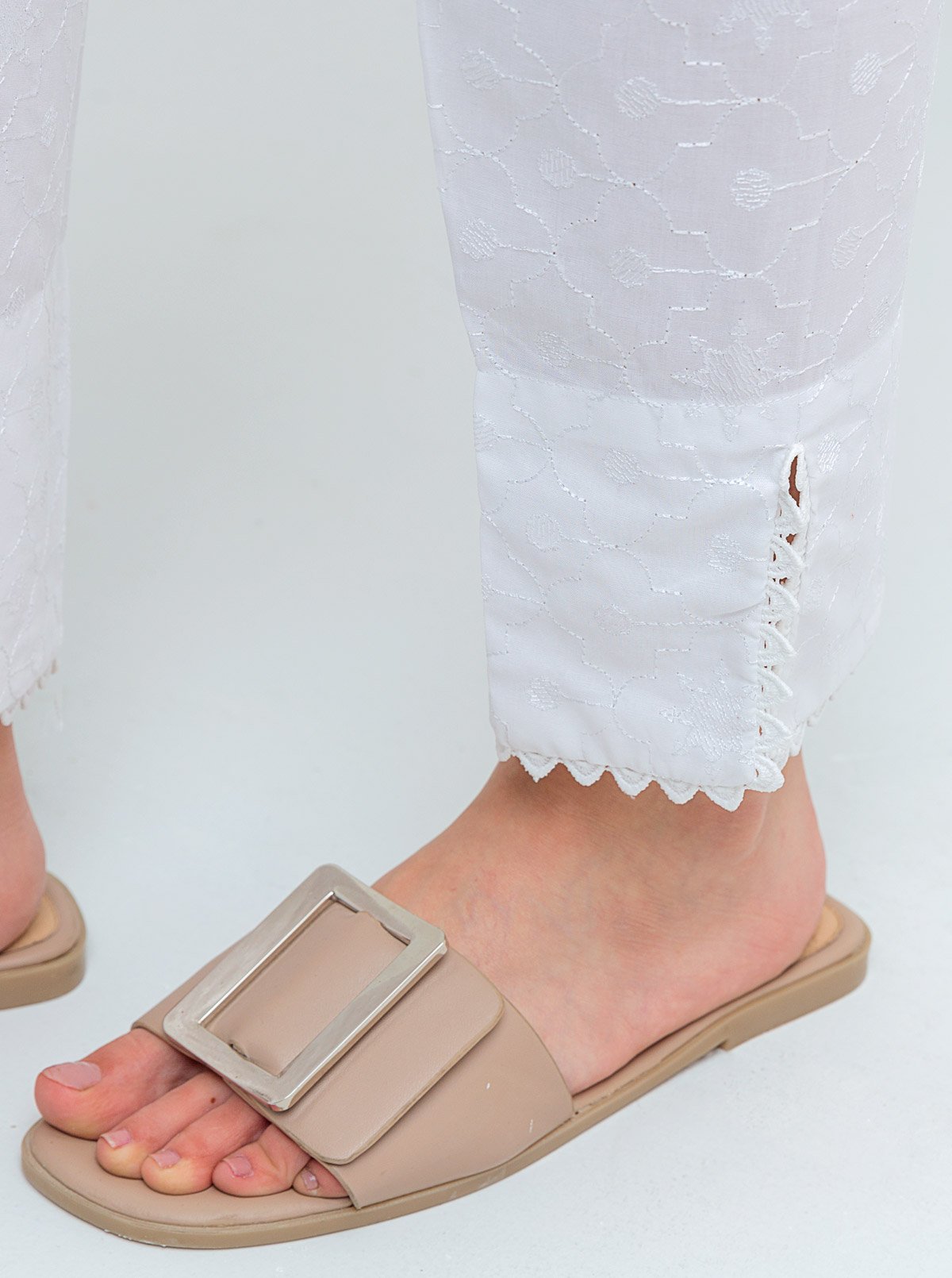 EMBROIDERED STRAIGHT PANTS