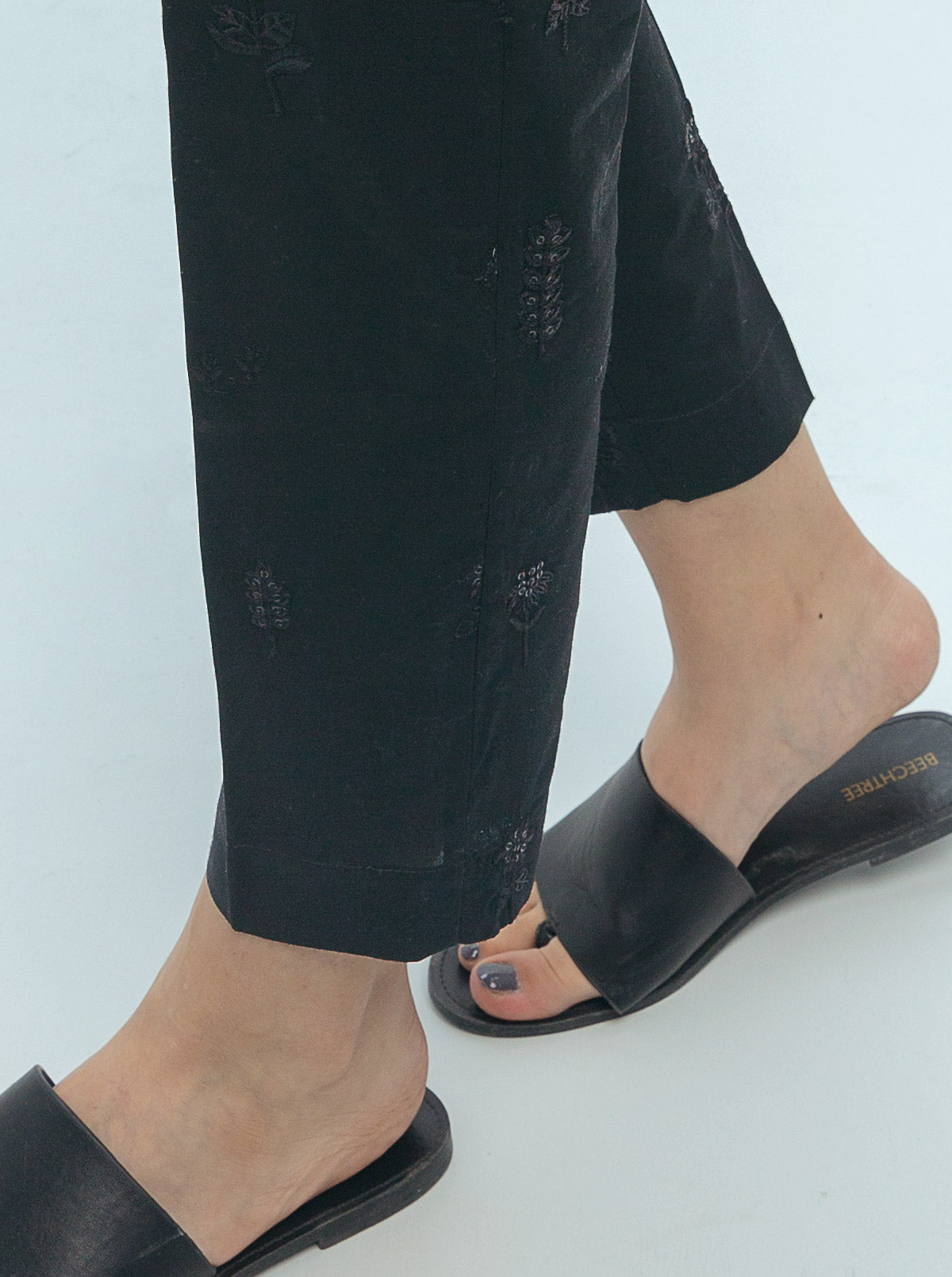 EMBROIDERED STRAIGHT PANTS