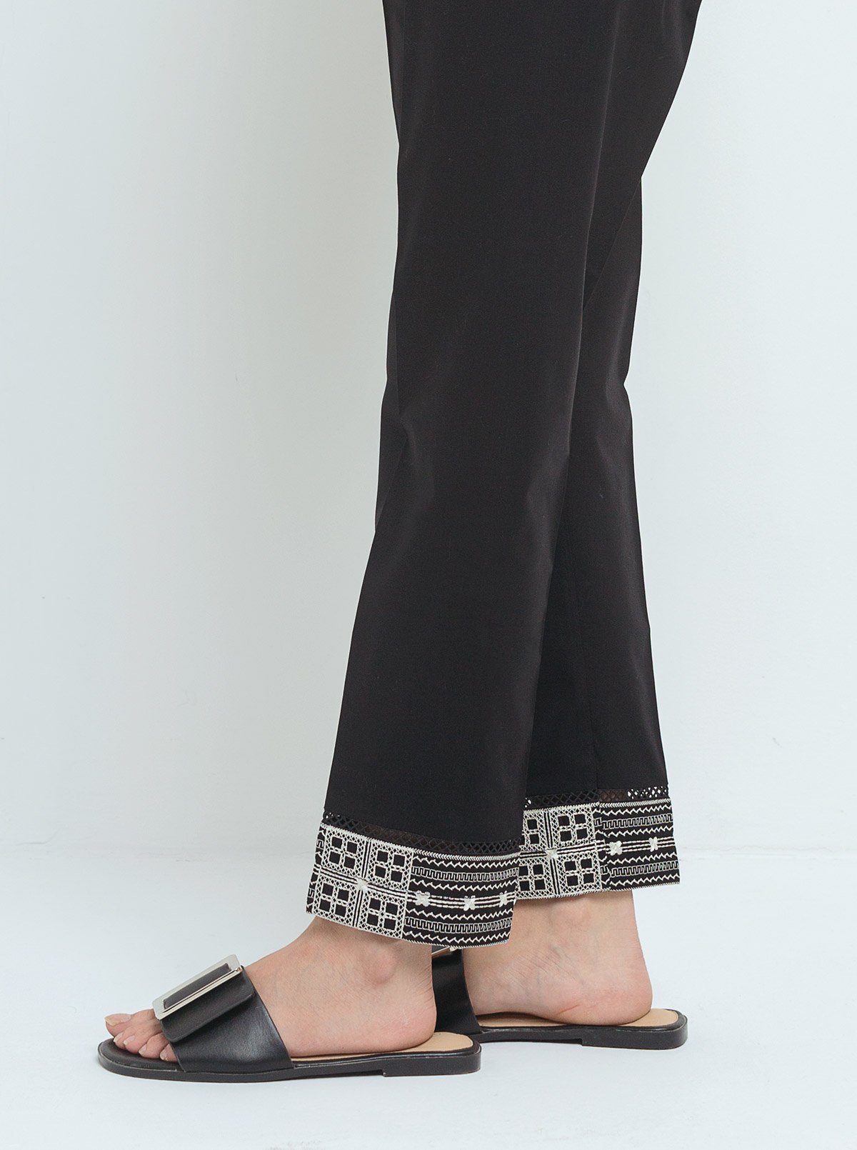 EMBROIDERED STRAIGTH PANTS
