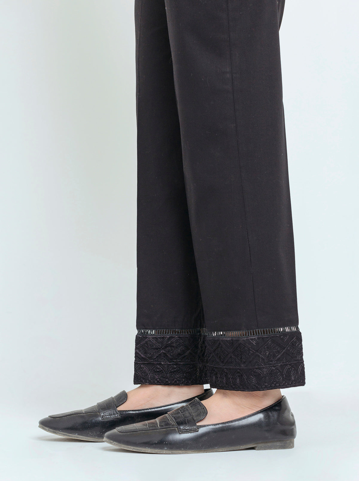 EMBROIDERED STRAIGTH PANTS