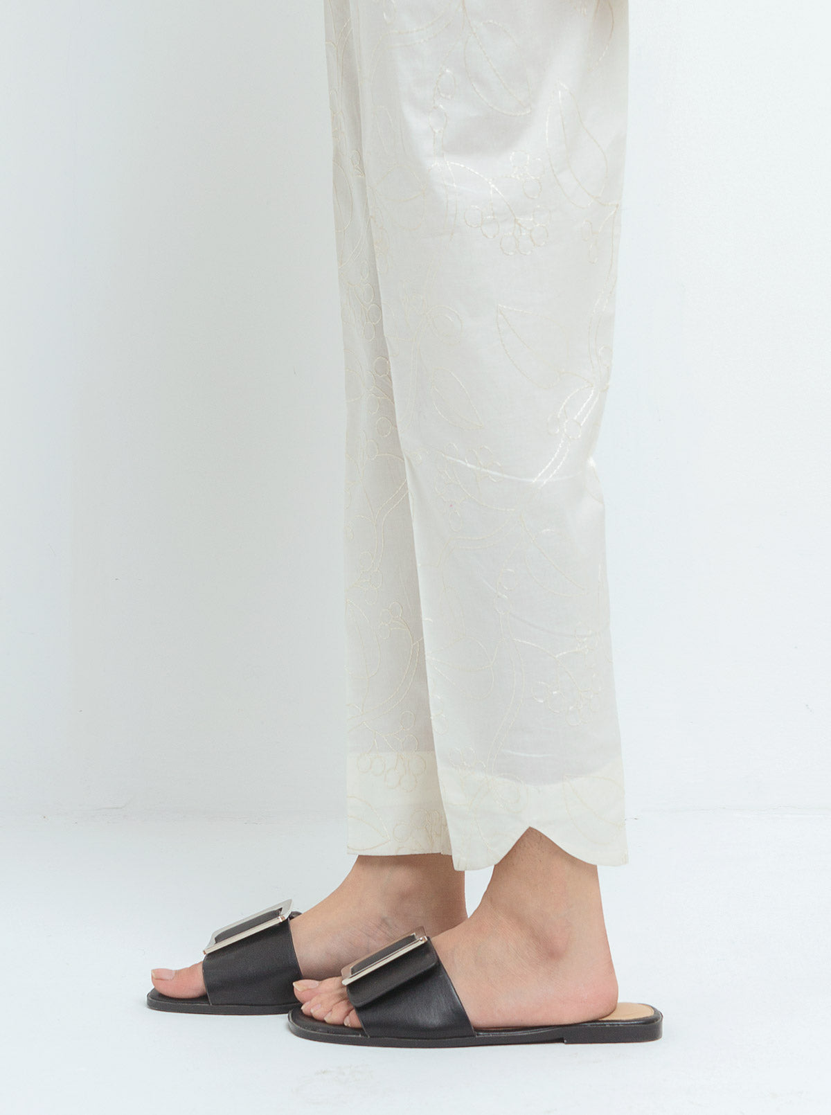 EMBROIDERED STRAIGTH PANTS