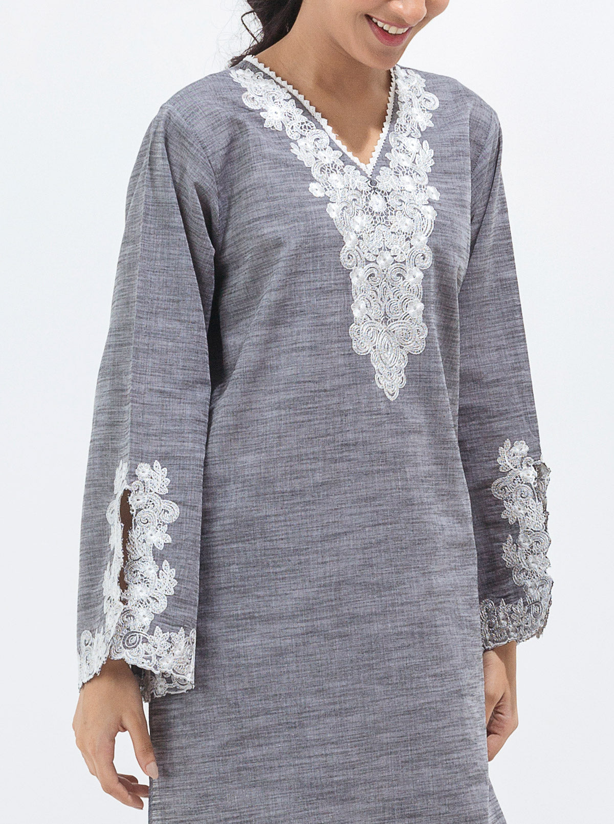 EMBROIDERED SHIRT