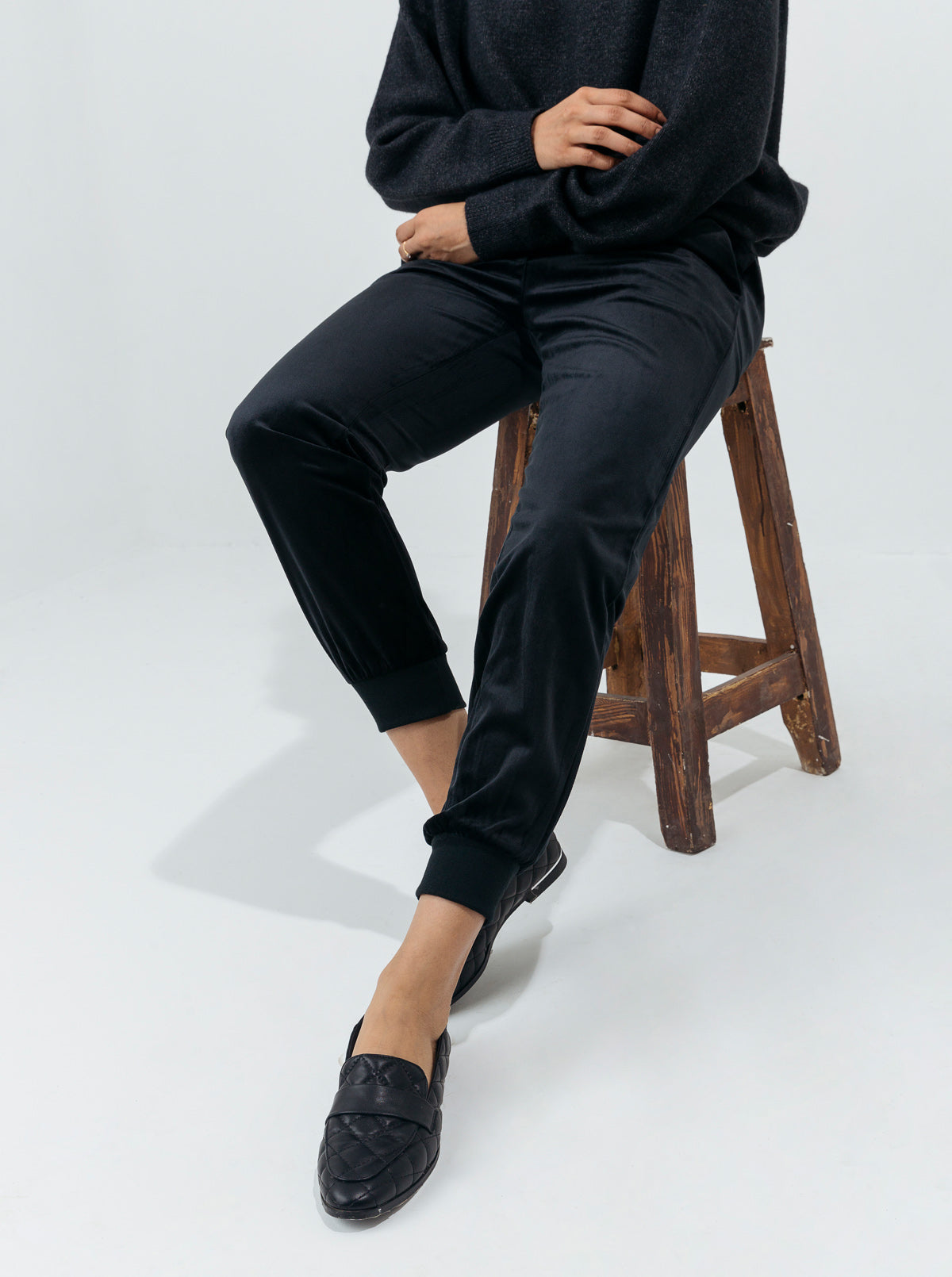 BLACK VELOUR JOGGER PANTS
