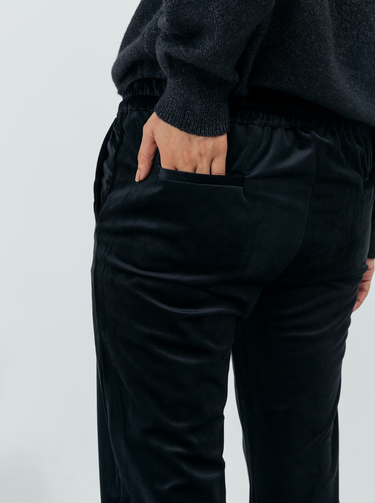 BLACK VELOUR JOGGER PANTS