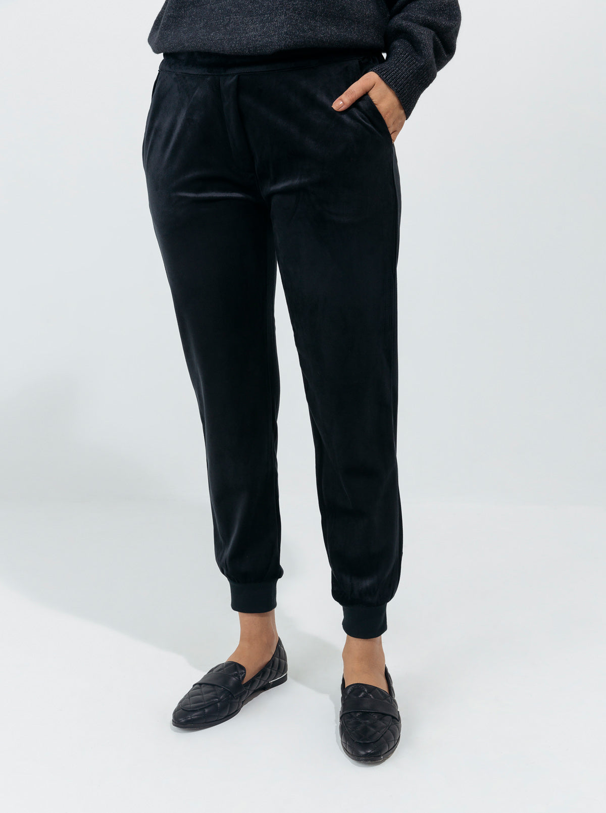 BLACK VELOUR JOGGER PANTS