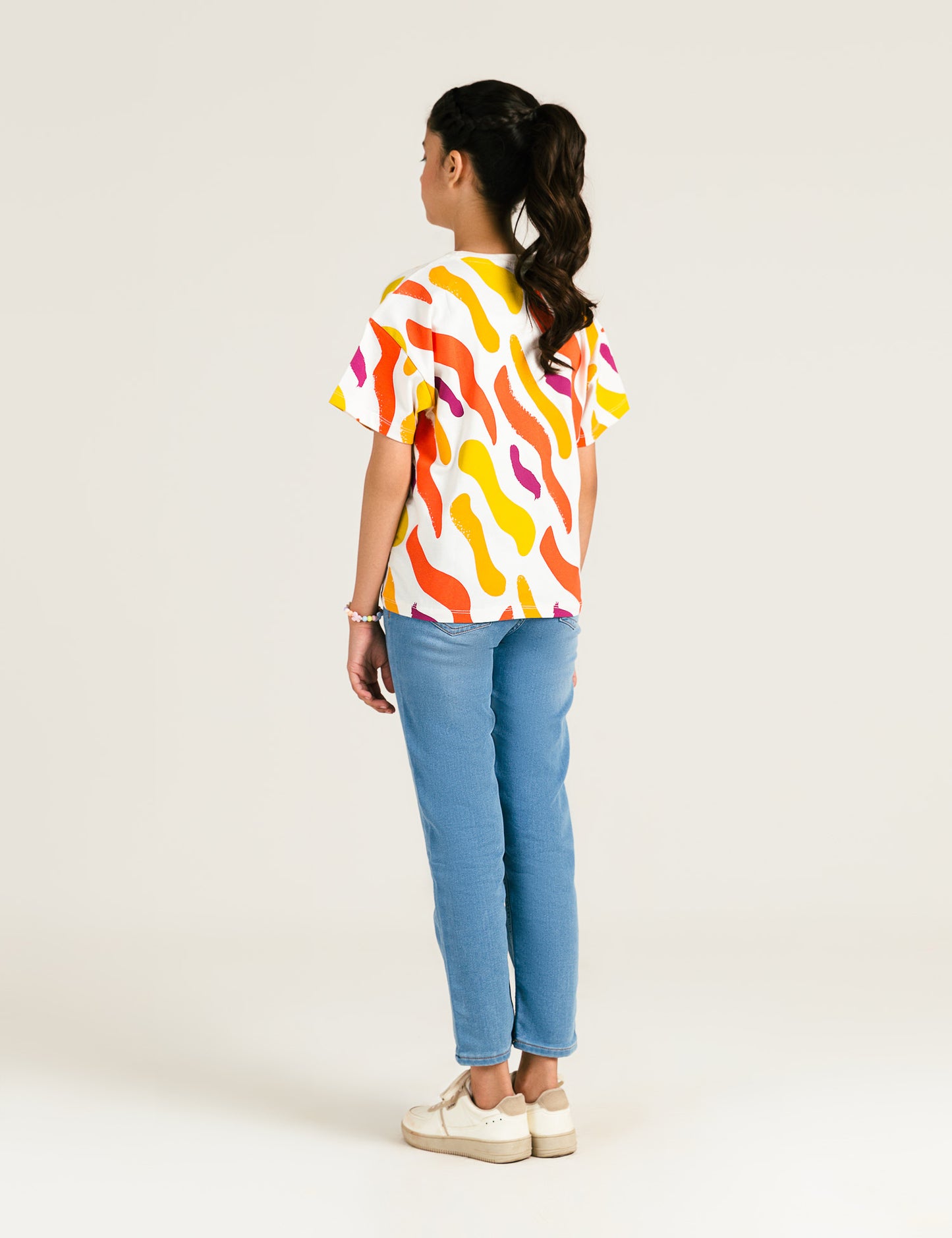 LOOSE FIT TEE WITH FRONT KNOT