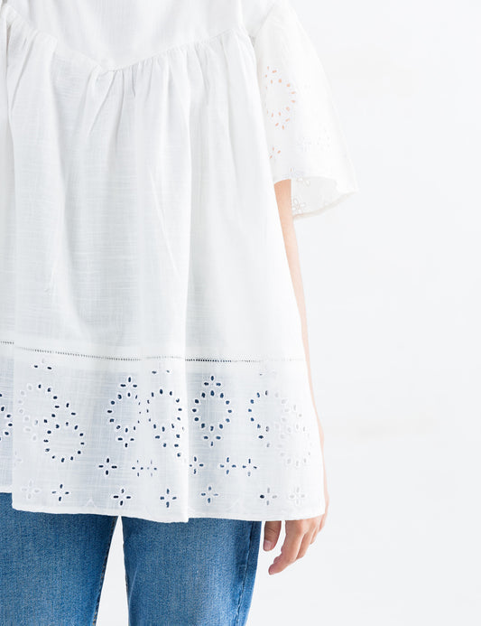 FLORAL EMBROIDERED TOP