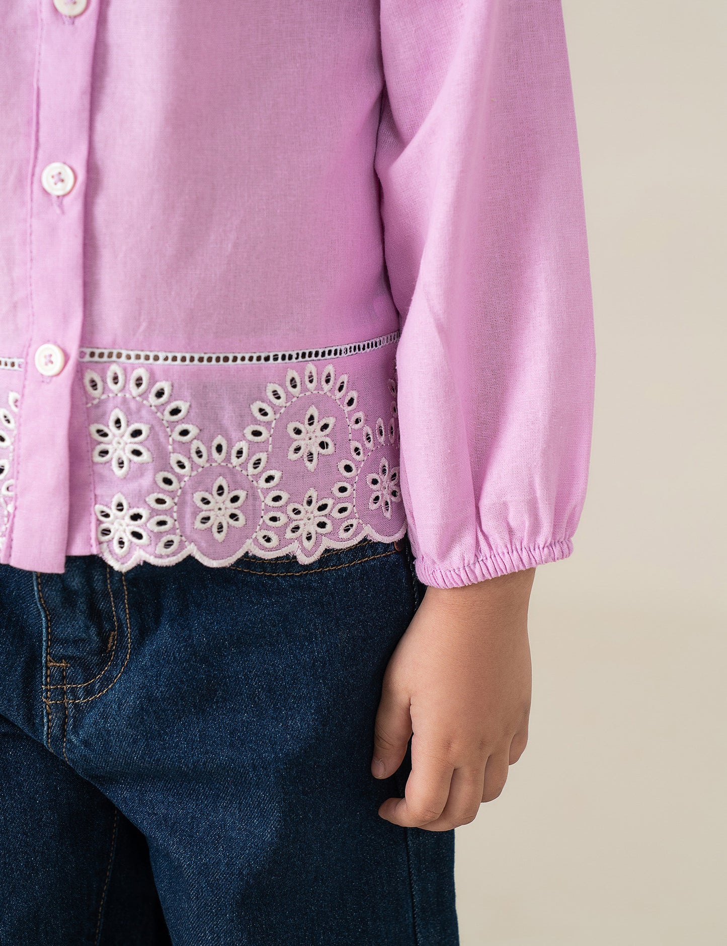 BUTTON DOWN LACE HEM TOP