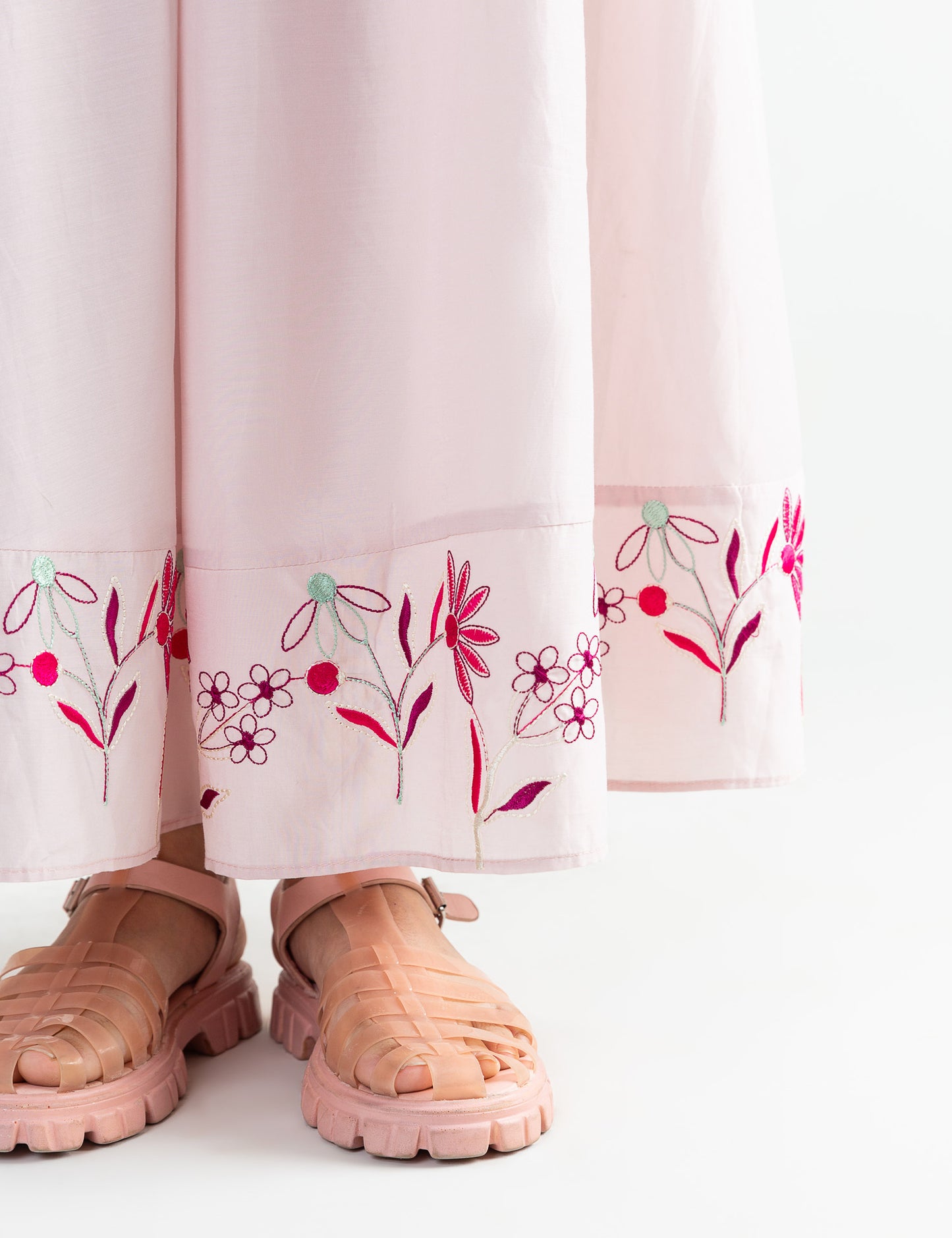 FLORAL EMBROIDERD SKIRT