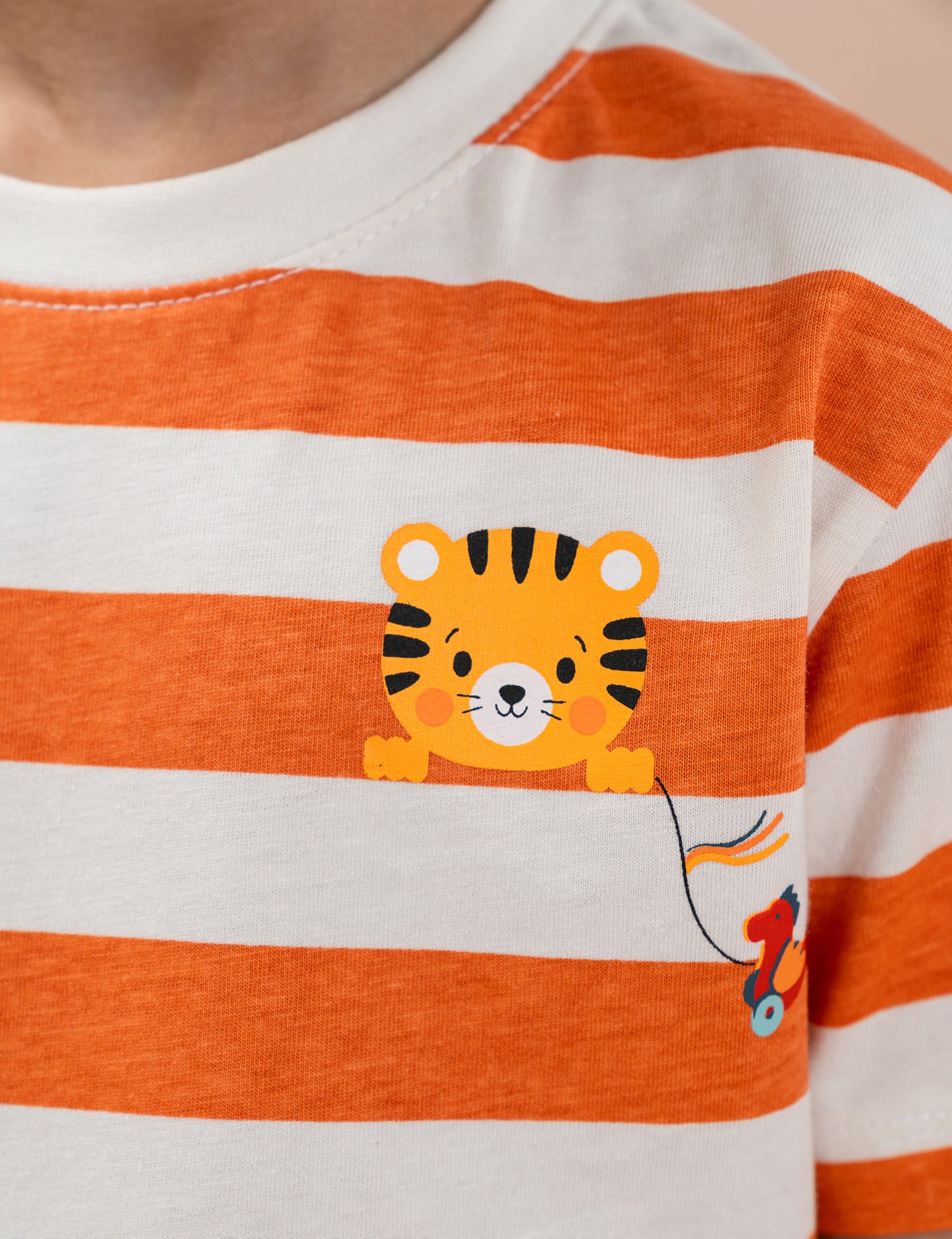 STRIPED GRAPHIC T-SHIRT