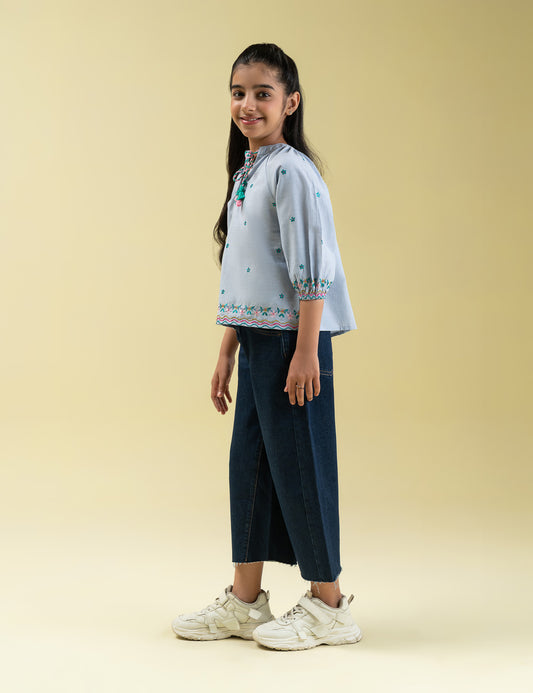 FLORAL EMBROIDERED TOP