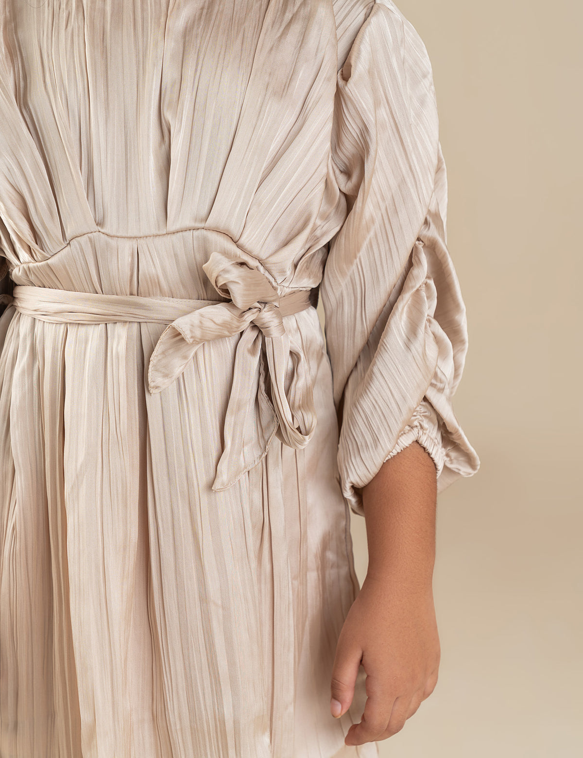 RUFFLE SLEEVE BELTED DRESS