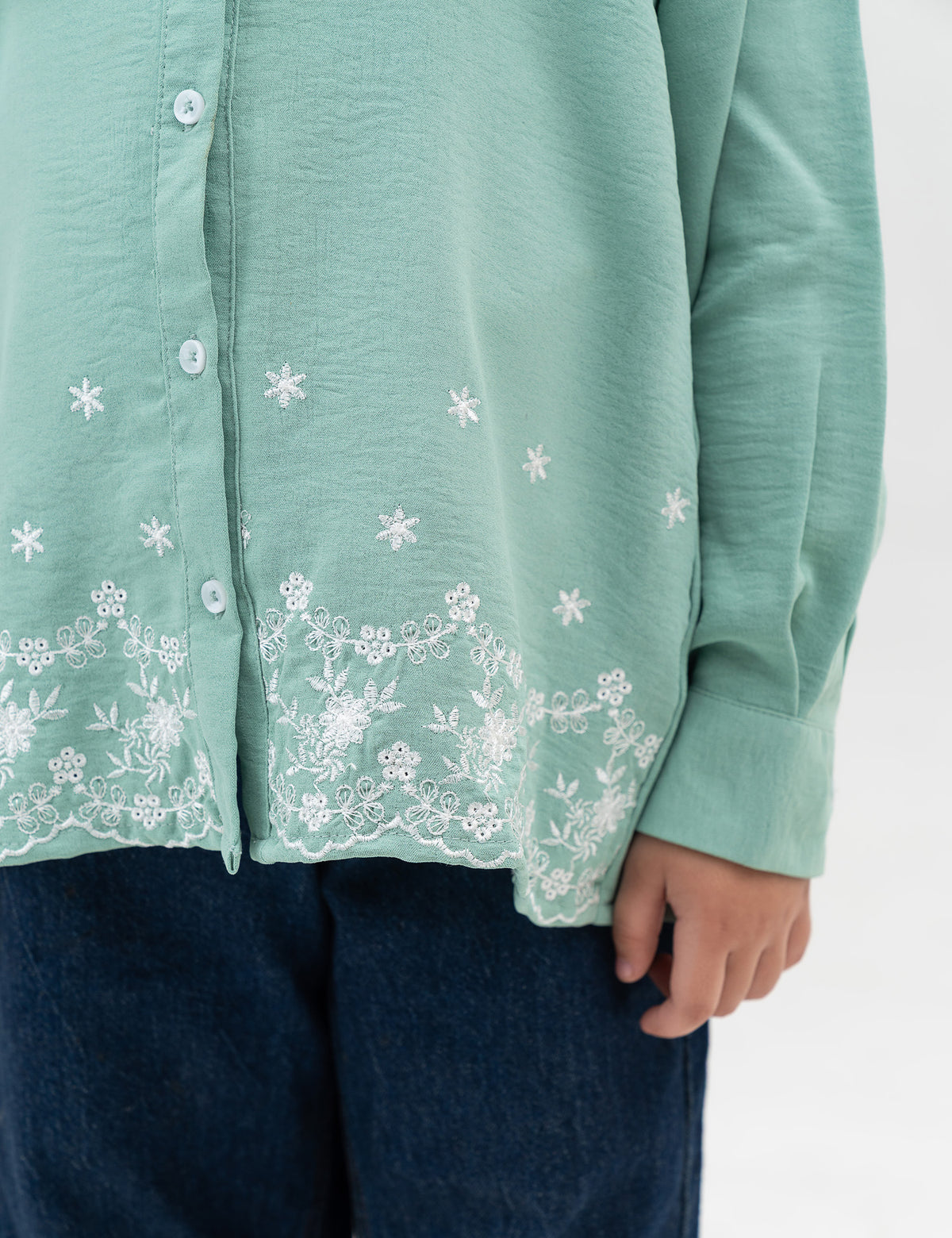 FLORAL EMBROIDERED TOP
