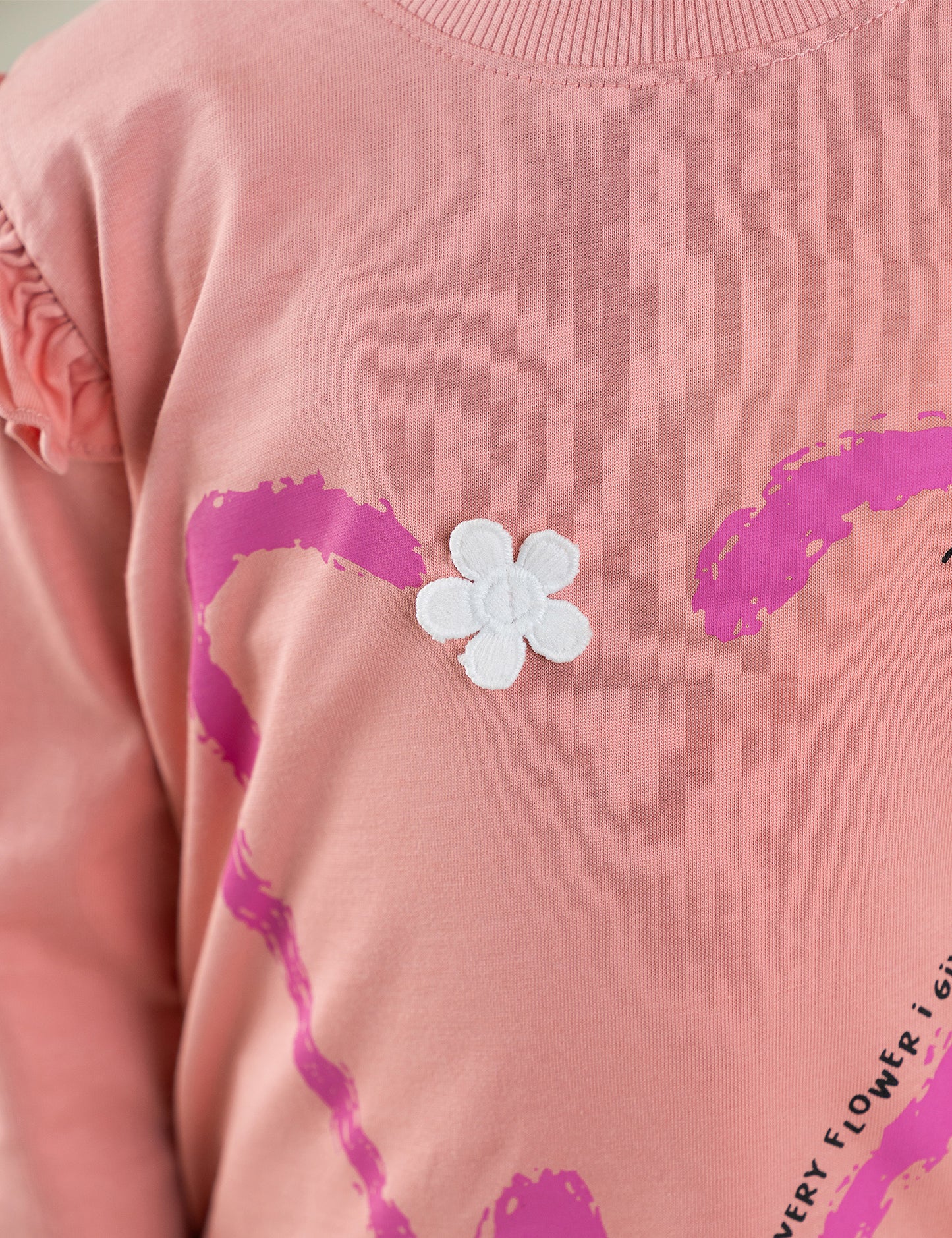 HEART AND FLOWER RUFFLE SLEEVE SWEATSHIRT