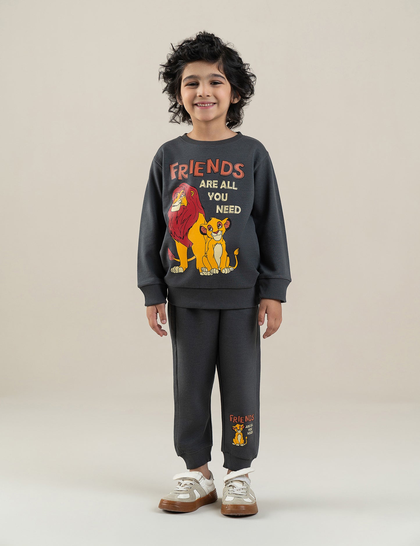 2 PIECE FRIENDS GRAPHIC SUIT