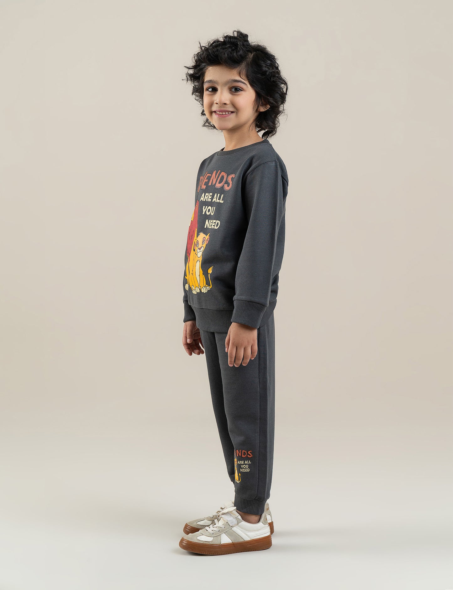 2 PIECE FRIENDS GRAPHIC SUIT