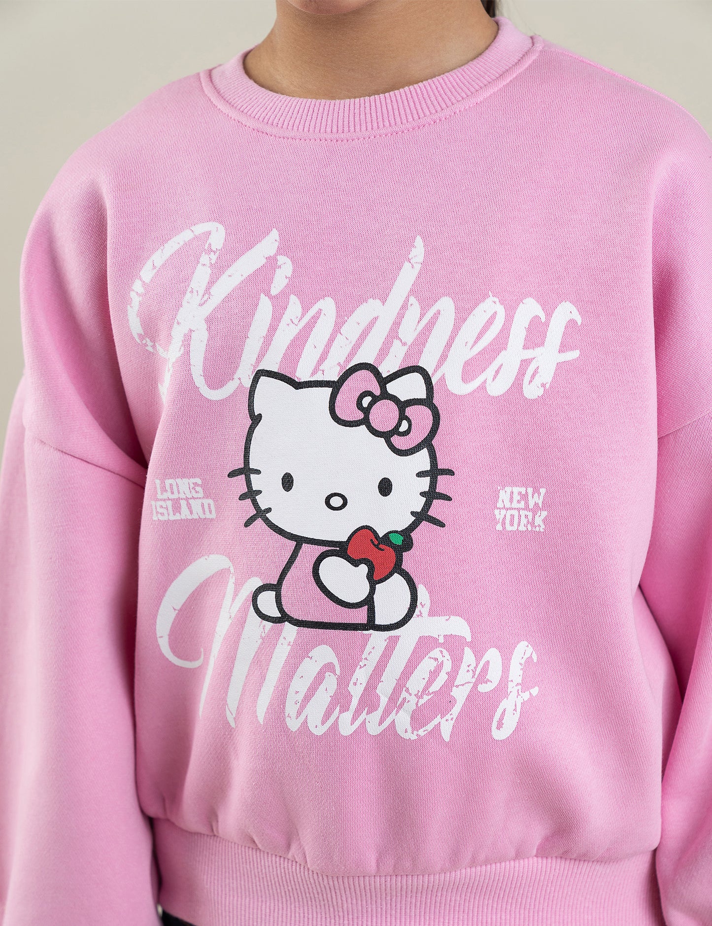 KINDNESS MATTERS GRAPHIC SWEATSHIRT
