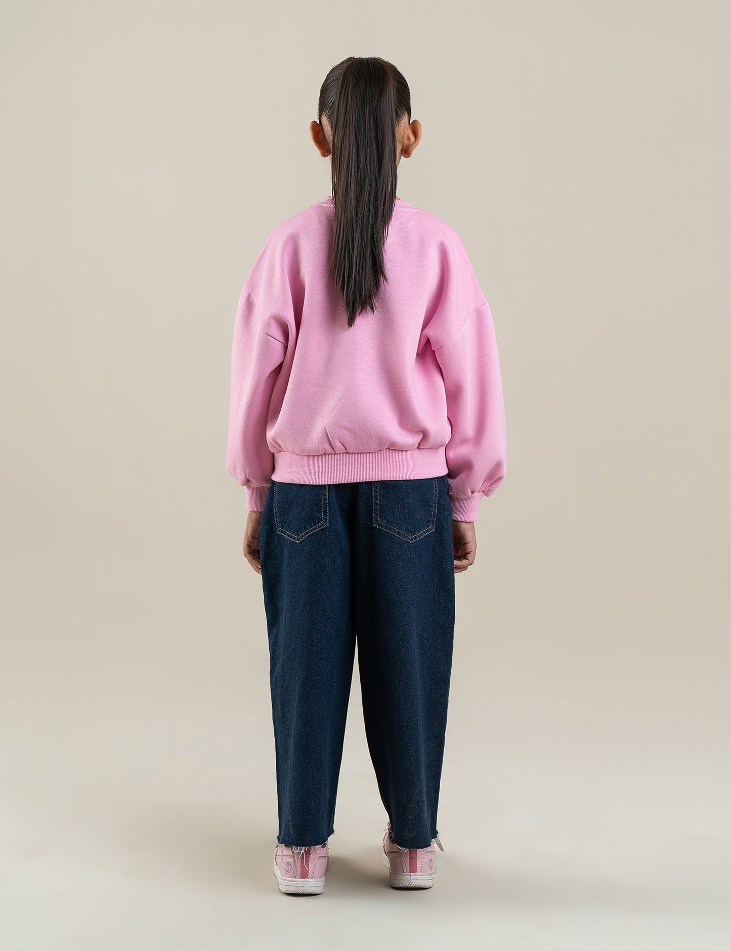 KINDNESS MATTERS GRAPHIC SWEATSHIRT